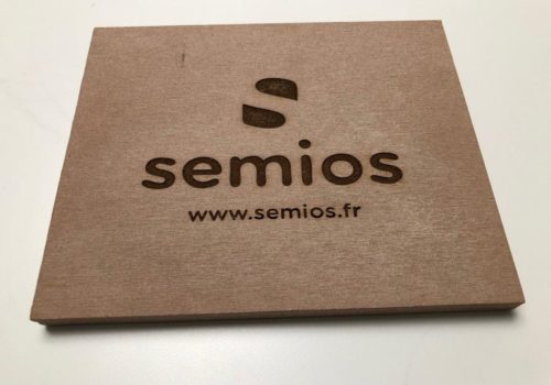 Plaque signalétique 100% recyclable en cosse de riz - réalisation Semios