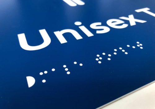 Plaque signalétique avec braille - réalisation Semios