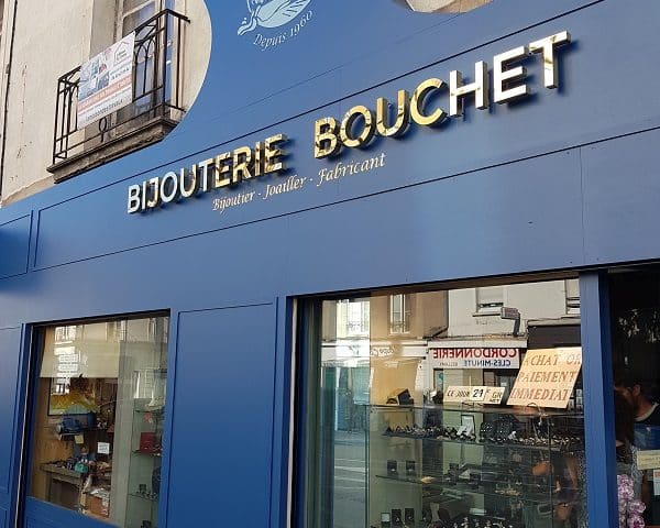 Enseigne lettres titanium façade bijouterie Bouchet - Semios Nantes