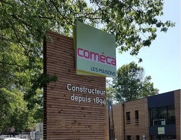 Totem avec caisson lumineux - Comeca - Orvault