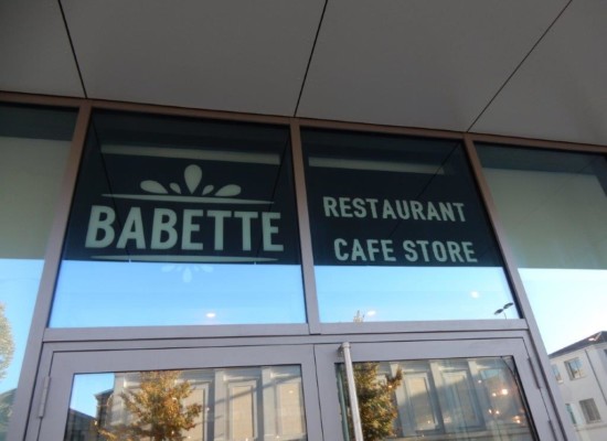 Pose vitrophanie restaurant Babette Hilton Garden Inn à Bordeaux - Semios