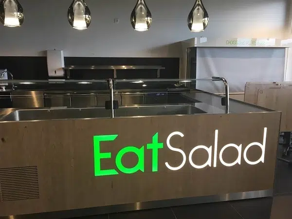 Fabrication d'un texte lumineux EatSalad