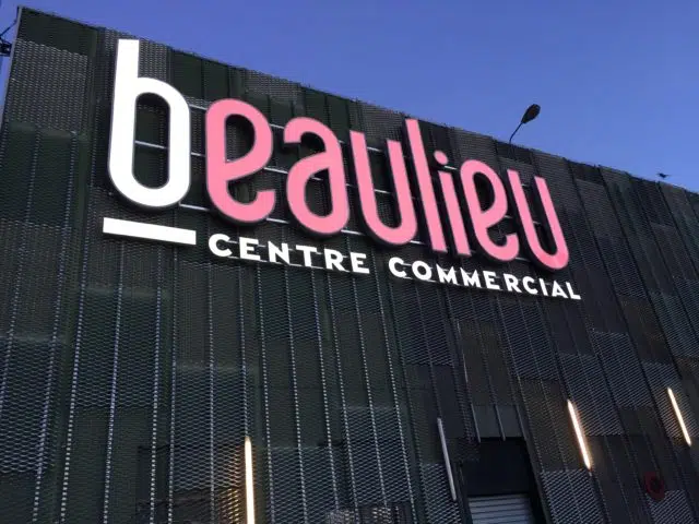 Enseigne RVB pour le centre commercial Beaulieu à Nantes par Semios