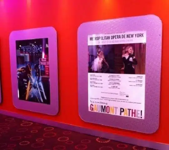 Fourniture et pose de Portes affiche lumineux au cinéma Gaumont - Montpellier - Semios