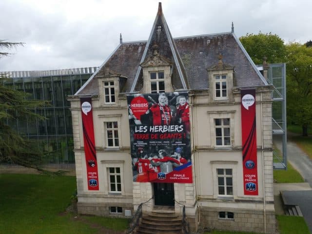 Décoration de la Mairie des Herbiers pour la Coupe de France 2019 - Semios