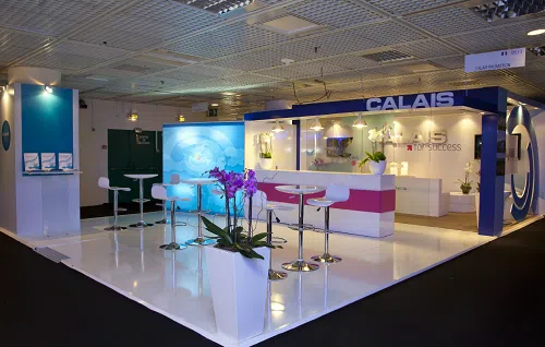 Décoration d'un stand menuisé sur mesure - Semios