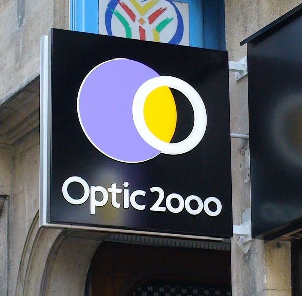 Enseigne drapeau Optic 2000 - Semios