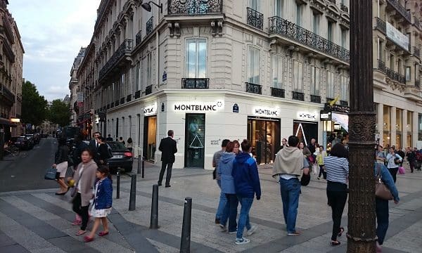 image Comment choisir l’enseigne idéale pour votre magasin à Paris ?