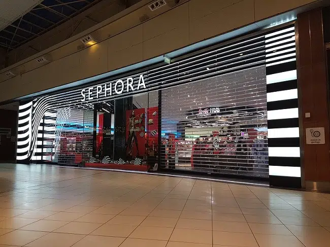 Habillage lumineux intérieur Sephora réalisé par Semios