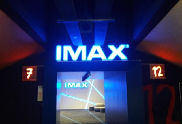 Signalétique intérieure lumineuse IMAX réalisée par Semios