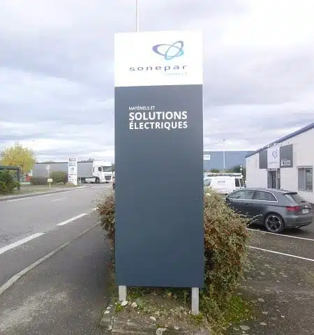 Totem non lumineux Sonepar connect - Semios