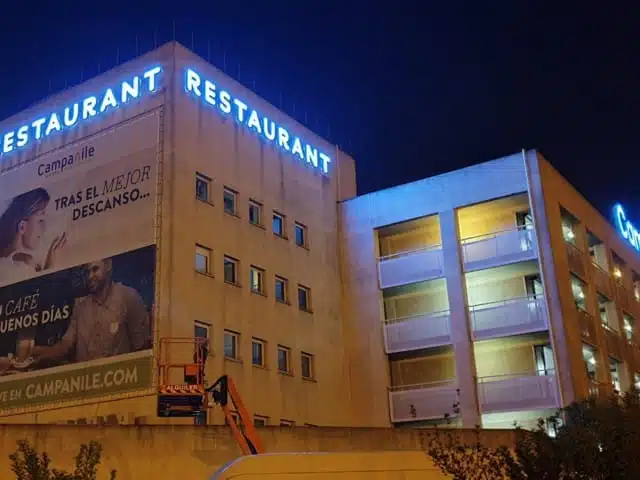 Enseignes Campanile hotel & Restaurant de nuit - Semios