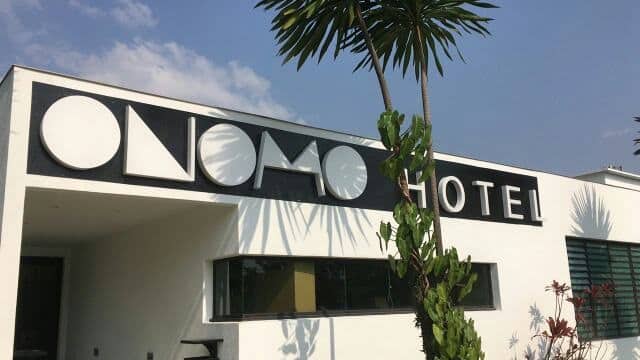 Enseigne lumineuse Onomo hôtels Libreville - Semios