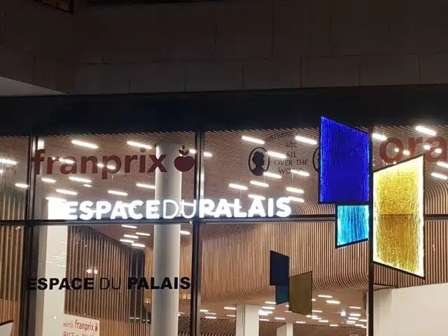 Enseignes et logo de nuit centre commercial Espace du Palais Rouen - Semios