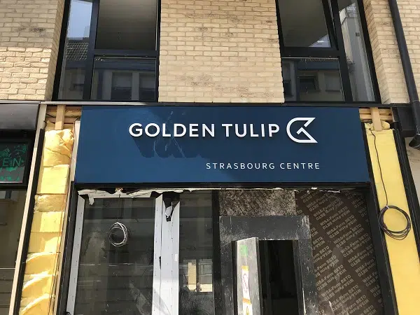 Enseigne bandeau entrée Golden Tulip - Semios