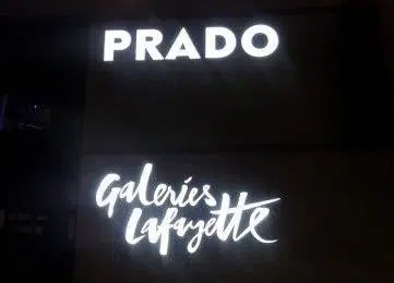 Enseignes lumineuses de nuit Prado & Galeries Lafayette Marseille - Semios