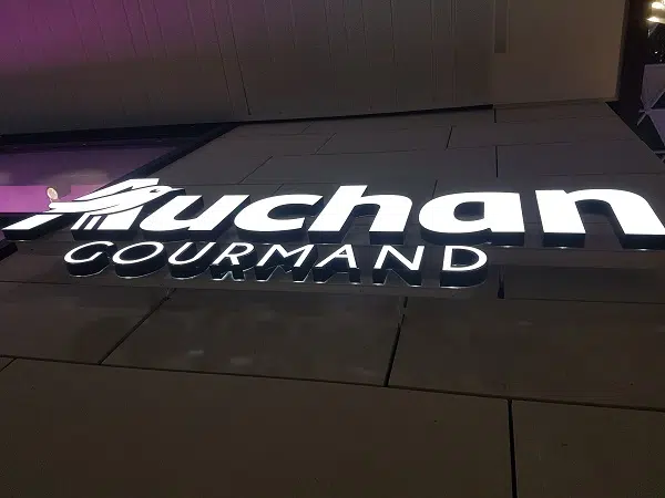 Enseignes lumineuses nuit Auchan Gourmand centre commercial Le Prado Marseille - Semios