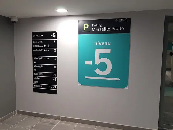 Panneaux signalétique intérieur le Prado - Semios