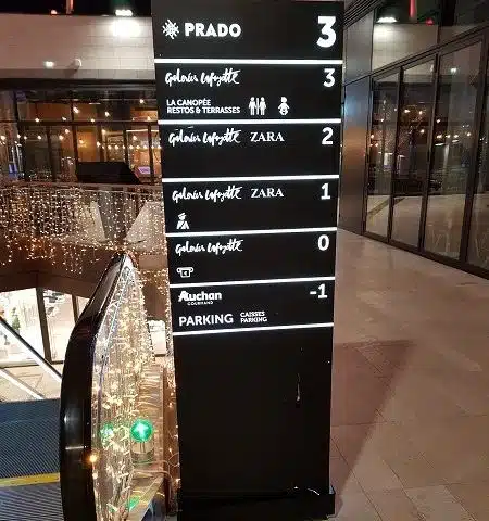Totem signalétique intérieure centre commercial Le Prado - Semios