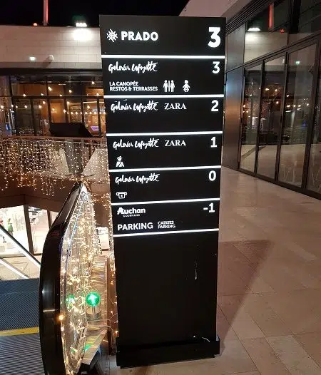 Totem signalétique intérieure centre commercial Le Prado - Semios