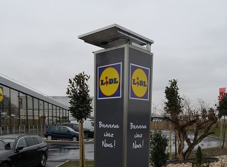 Totem Lidl panneau photovoltaïque Semios