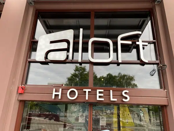 Enseignes lumineuses Aloft hotels Strasbourg - Semios