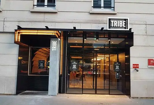 Accor Hôtel Tribe enseigne caisson & totem - Semios
