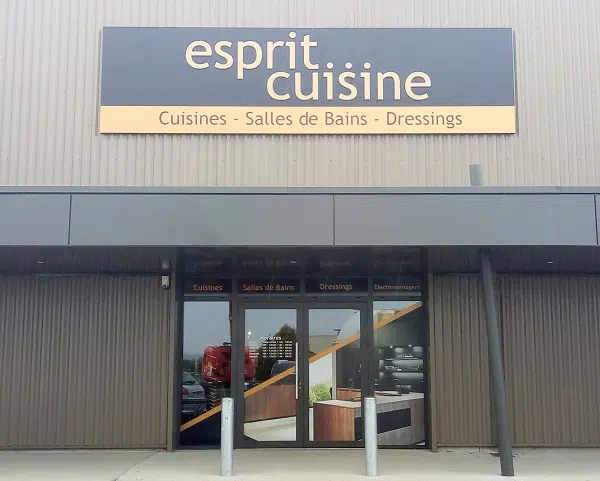 Enseigne et vitrophanie Esprit Cuisine - Semios