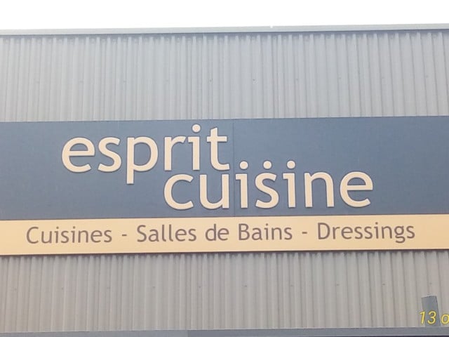 Enseigne lumineuse showroom Esprit Cuisine Rennes- Semios