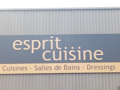 Enseigne lumineuse showroom Esprit Cuisine - Semios