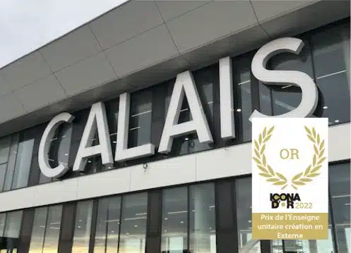 Semios reçoit le prix Or aux Icona d'or 2022 pour sa réalisation au Port de Calais dans la catégorie Enseigne Unitaire