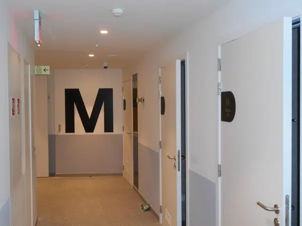 Hôtel B&B signalétique étage & numéro de chambre - Semios