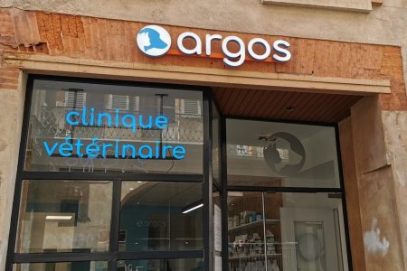 Enseigne lumineuse cliniques vétérinaires Argos - Semios