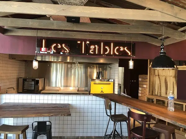 Restaurant Pedzouille La Grange textes effet néon - Semios