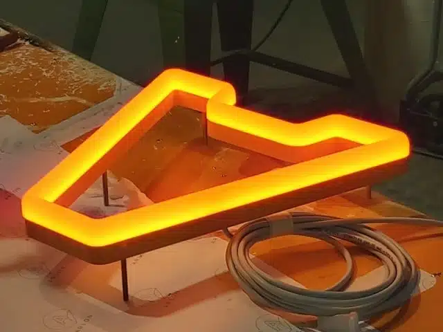 Fabrication lettre LED effet néon - Semios