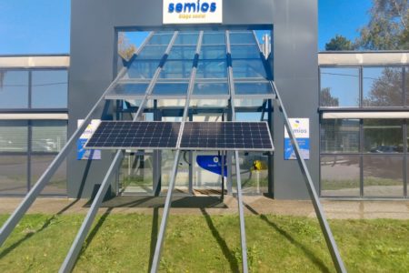 enseigne solaire 100% autonome en énergie