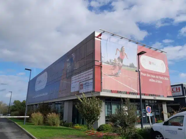 Bache grand format sur façade entière - réalisation Semios Nantes