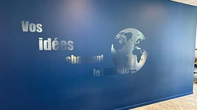 image Solutions créatives pour habiller vos murs de bureaux et espaces de travail