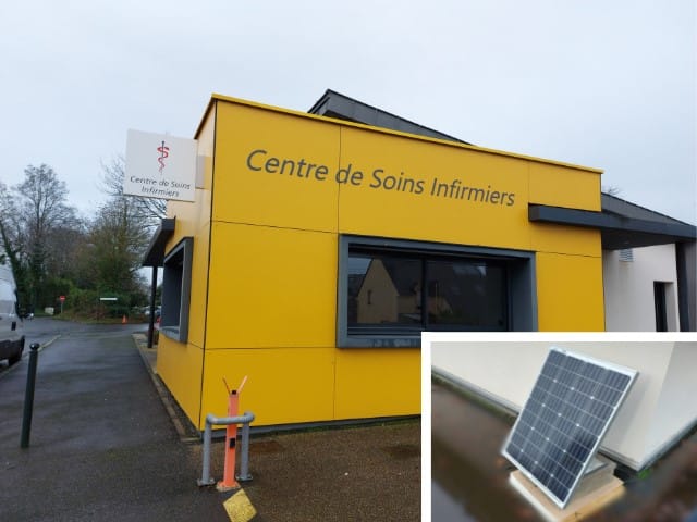 Enseigne lumineuse drapeau double-face 100% autonome alimentée par énergie solaire